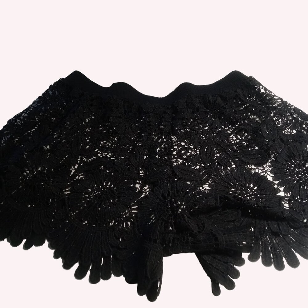 Jessica Simpson Black Lace Shorts Sheer L Elastic Waist Scalloped Fringe Swing - Picture 10 of 15